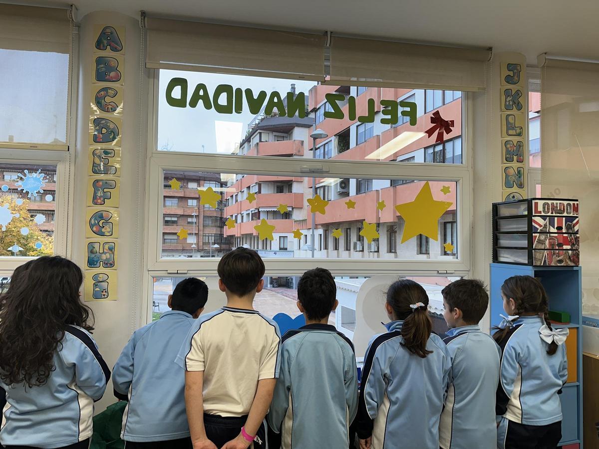 El colegio Medalla Milagrosa ha decorado hasta las ventanas