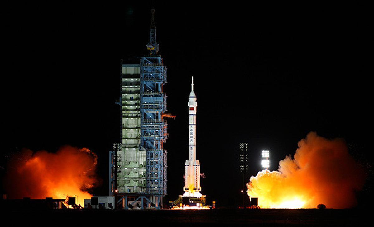 Llançament del coet ’Long March 2F’ al centre de llançament de satèl·lits de Jiuquan, al nord-oest de la Xina.