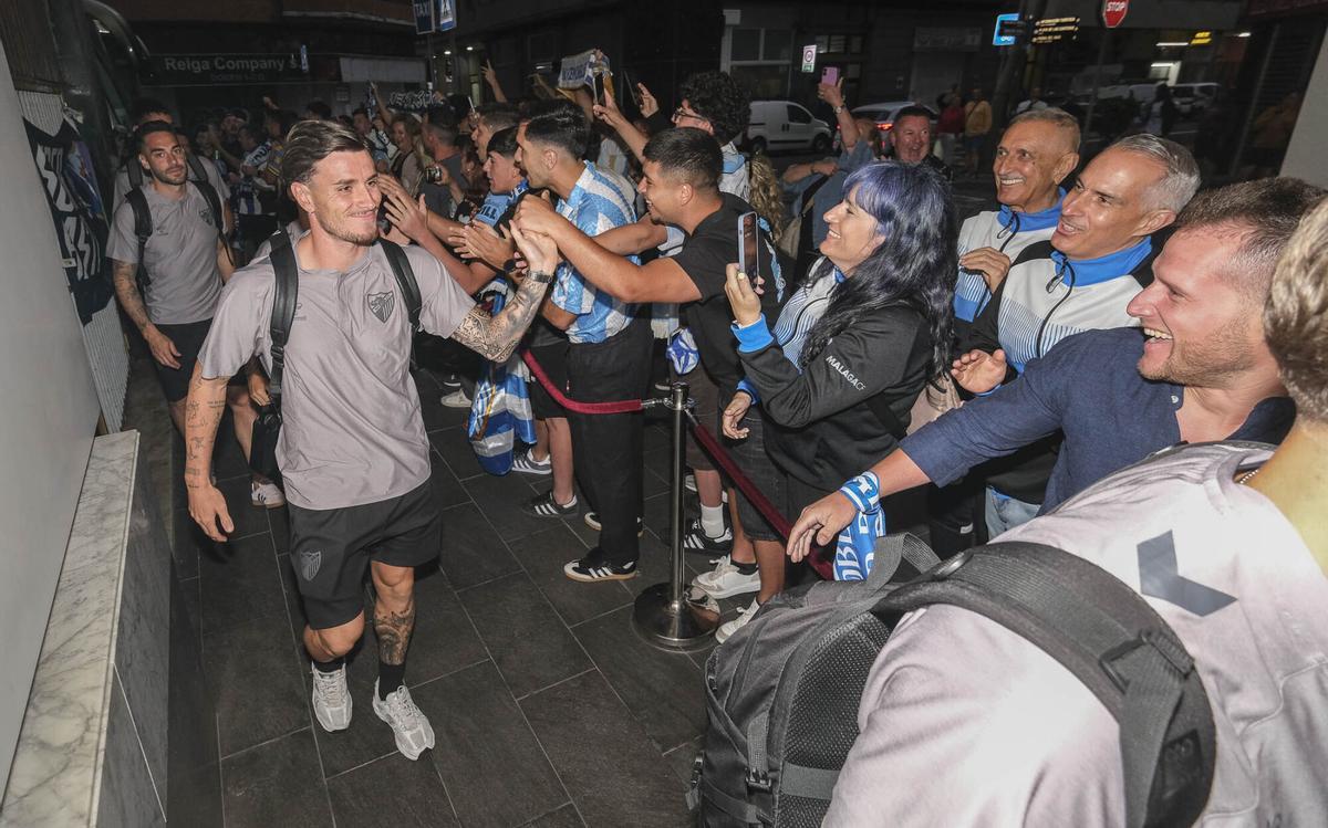 LLegada del equipo de fútbol Málaga CF al Hotel Cristina LLegada del equipo de fútbol Málaga CF al Hotel Cristina
