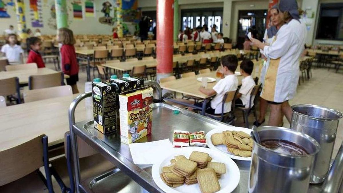 Uno de los servicios en un comedor escolar