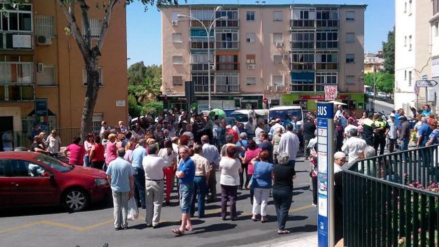 La concentración de los vecinos en el camino de San Alberto.