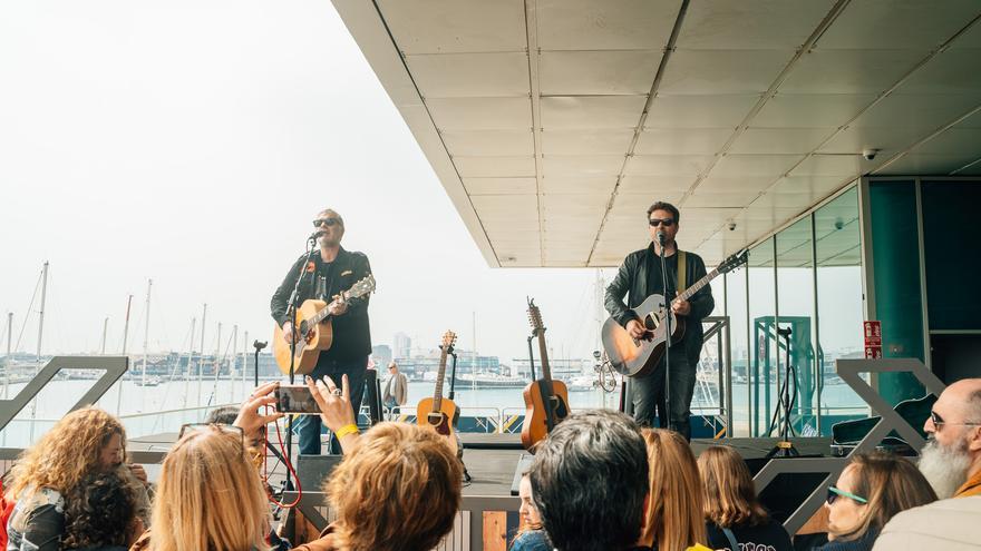 La música vuelve a la Marina con La Habitación Roja