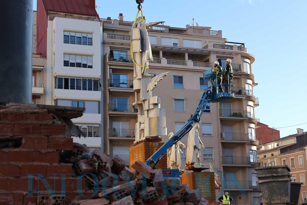 Retiran la imagen de San Jorge de la Rosaleda de Alcoy