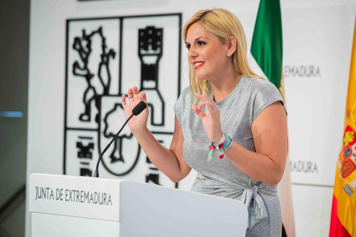 La portavoz de la Junta de Extremadura, Elena Manzano, en la rueda de prensa posterior a la reunión del Consejo de Gobierno