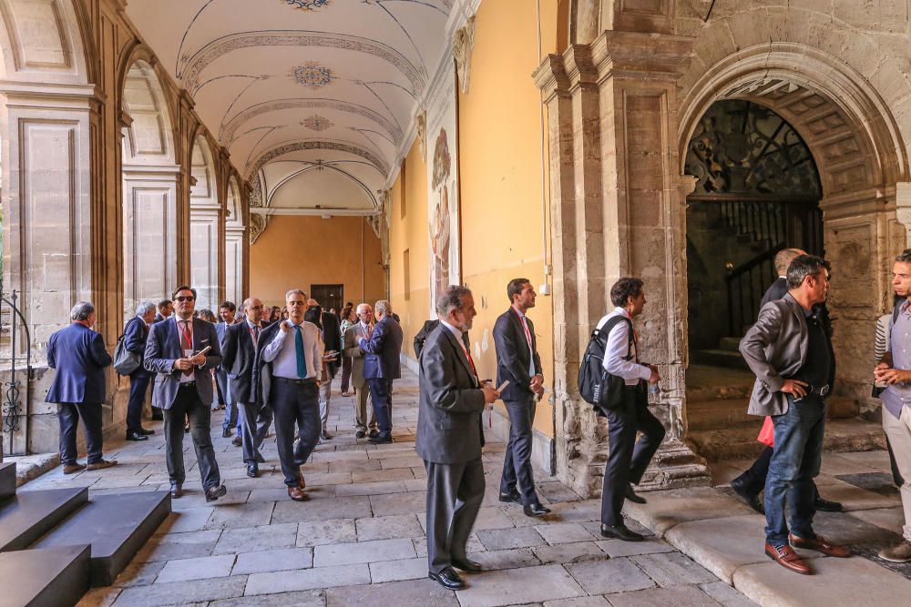 El poeta Luis García Montero se estrena como director del Instituto Cervantes en la reunión anual de directores de centros de la entidad estatal de promoción y defensa del castellano y las lenguas