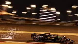 Hamilton lidera y Alonso y Sainz despuntan el primer día de curso en Bahrein