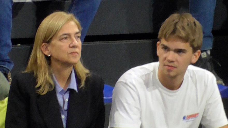 LA INFANTA CRISTINA Y SU HIJO MIGUEL VIENDO A PABLO URDANGARIN JUGAR