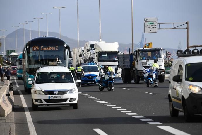 22-04-19 SUCESOS. AVENIDA MARITIMA. LAS PALMAS DE GRAN CANARIA. Accidente a primera hora de la mañana. Fotos: Juan Castro.  | 22/04/2019 | Fotógrafo: Juan Carlos Castro