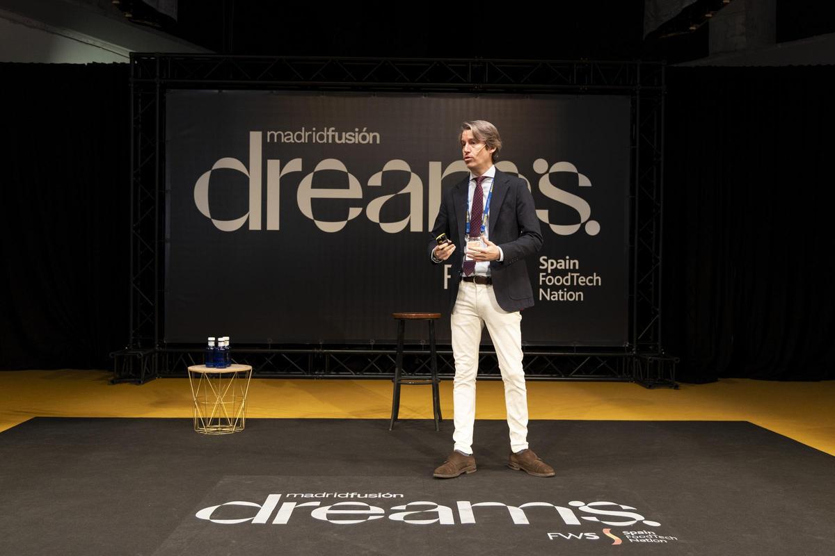 Luis Martín, director de operaciones en LLYC durante su ponencia 'Fake food y los buelos en la dieta' en Madrid Fusión 2026.