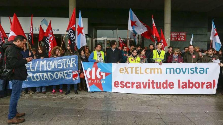Una protesta, este año, de trabajadores de Extel en A Coruña para denunciar sus condiciones laborales.