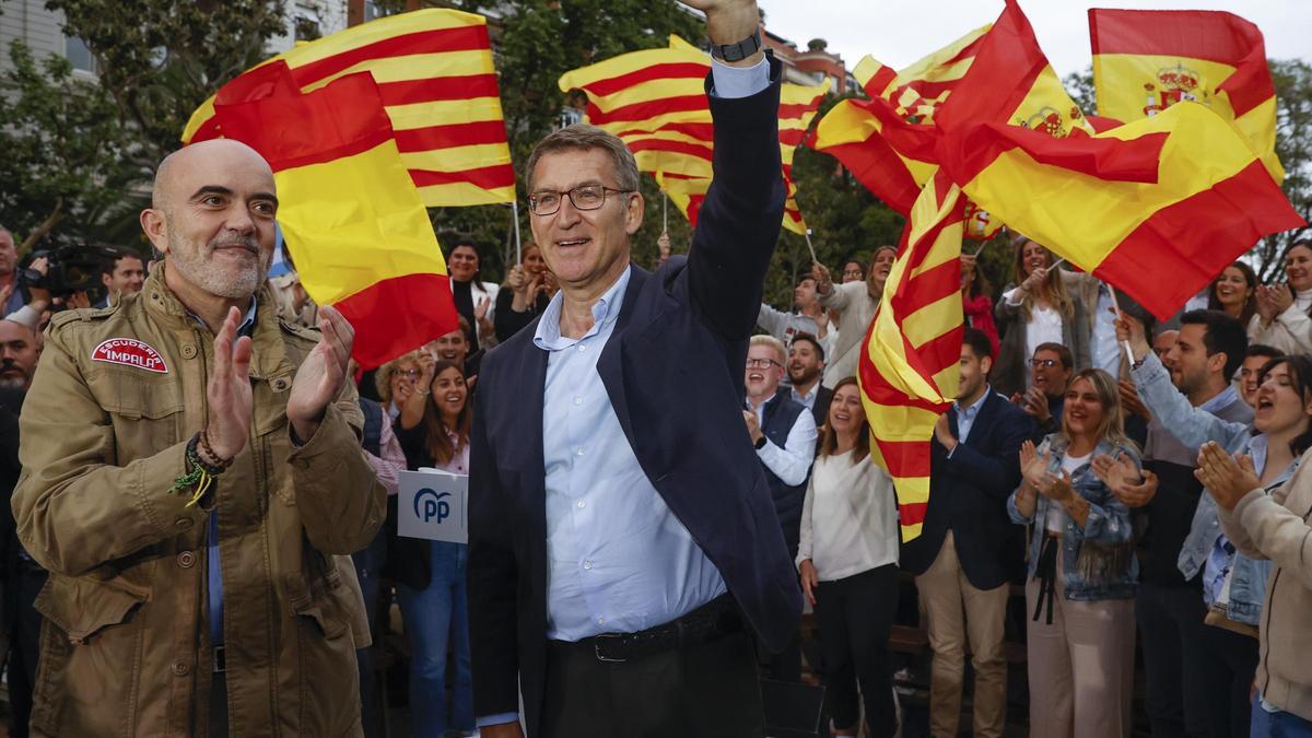 Alberto Núñez Feijóo y Daniel Sirera en un mitin del PP en Barcelona