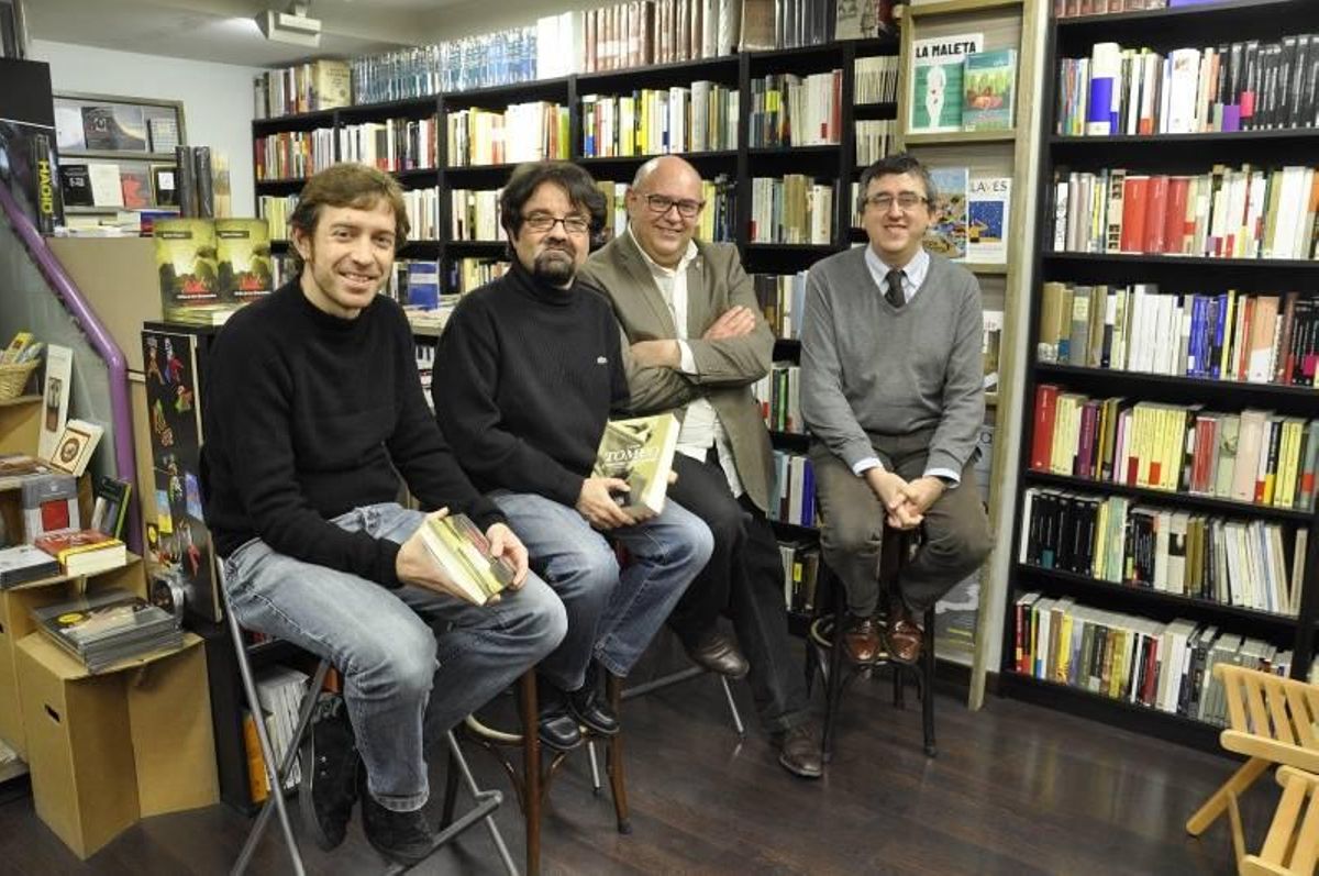 Javier Tomeo desafía al 'fin de los dinosaurios' en sus microrrelatos