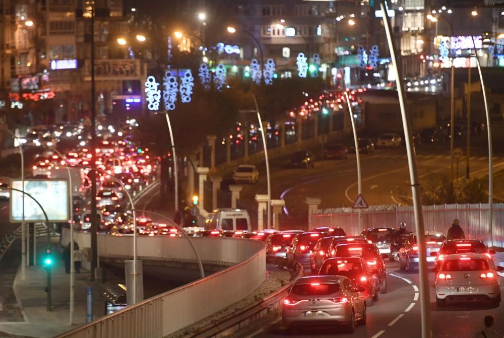 Atascos tras el bloqueo del túnel de María Pita