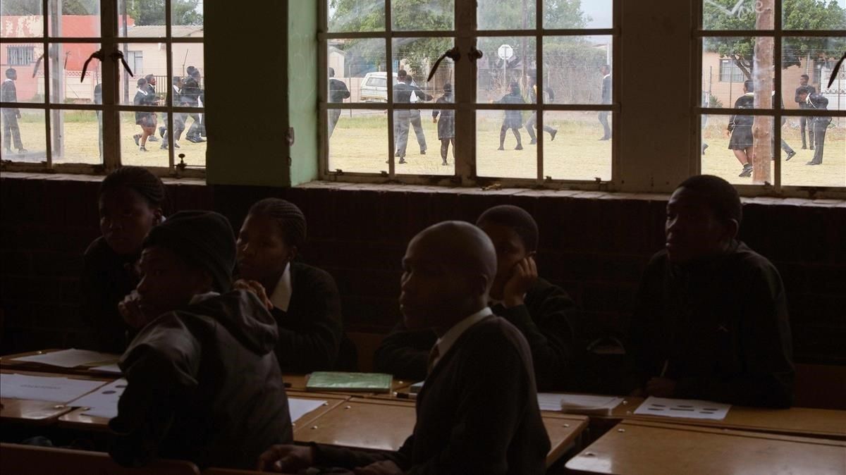 zentauroepp47890703 topshot students take part in a workshop on the apartheid 190425205631 zentauroepp47890703 topshot students take part in a workshop on the apartheid 190425205631