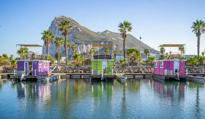 10 hoteles que no te esperabas: una casa flotante, una torre vigía…