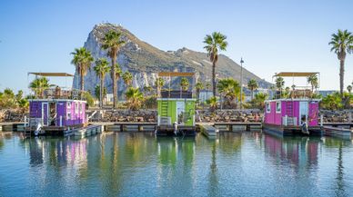 10 hoteles que no te esperabas: una casa flotante, una torre vigía…
