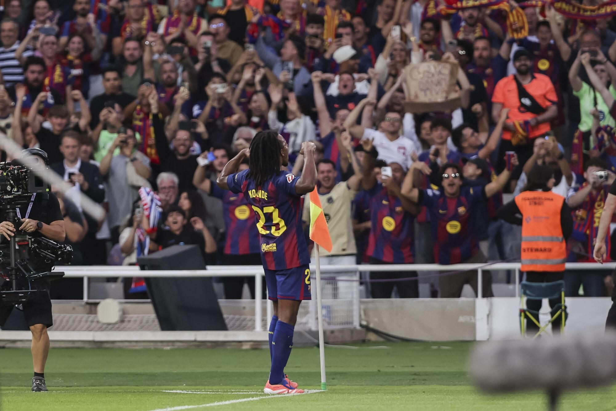Jules Kounde of FC Barcelona celebrates a goal during the Spanish league, La Liga EA Sports, football match played between FC Barcelona and Real Sociedad at Estadi Olimpic Lluis Companys on September 28, 2025 in Barcelona, Spain. AFP7 28/09/2025 ONLY FOR USE IN SPAIN. Javier Borrego / AFP7 / Europa Press;2025;SPORT;ZSPORT;SOCCER;ZSOCCER;FC Barcelona v Real Sociedad - La Liga EA Sports;
