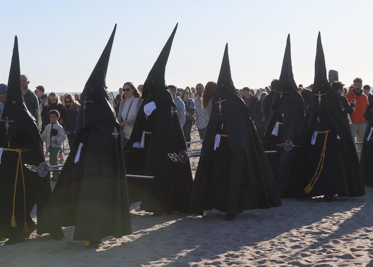 El encuentro de los cristos del Cabanyal estrenan el Viernes Santo de la Semana Santa Marinera de València