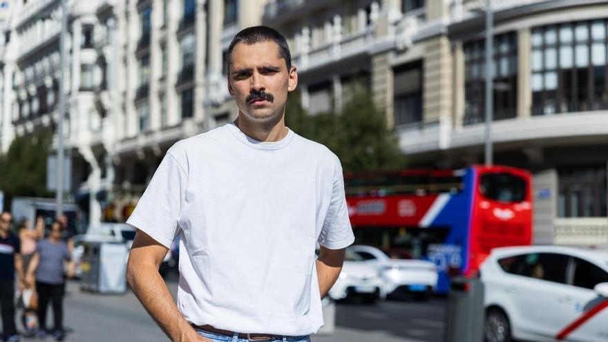 Teodoro Jiménez Pozo (32 años, escritor): "Olvidamos que formamos parte de un engranaje que nos exprime hasta la saciedad"