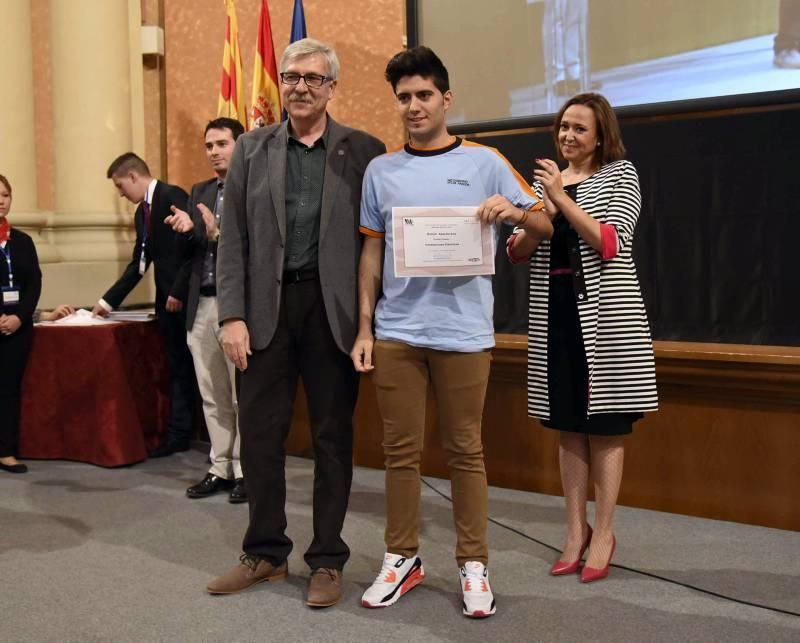 Imágenes de la ceremonia de premios por el Día de la Educación Aragonesa 2016