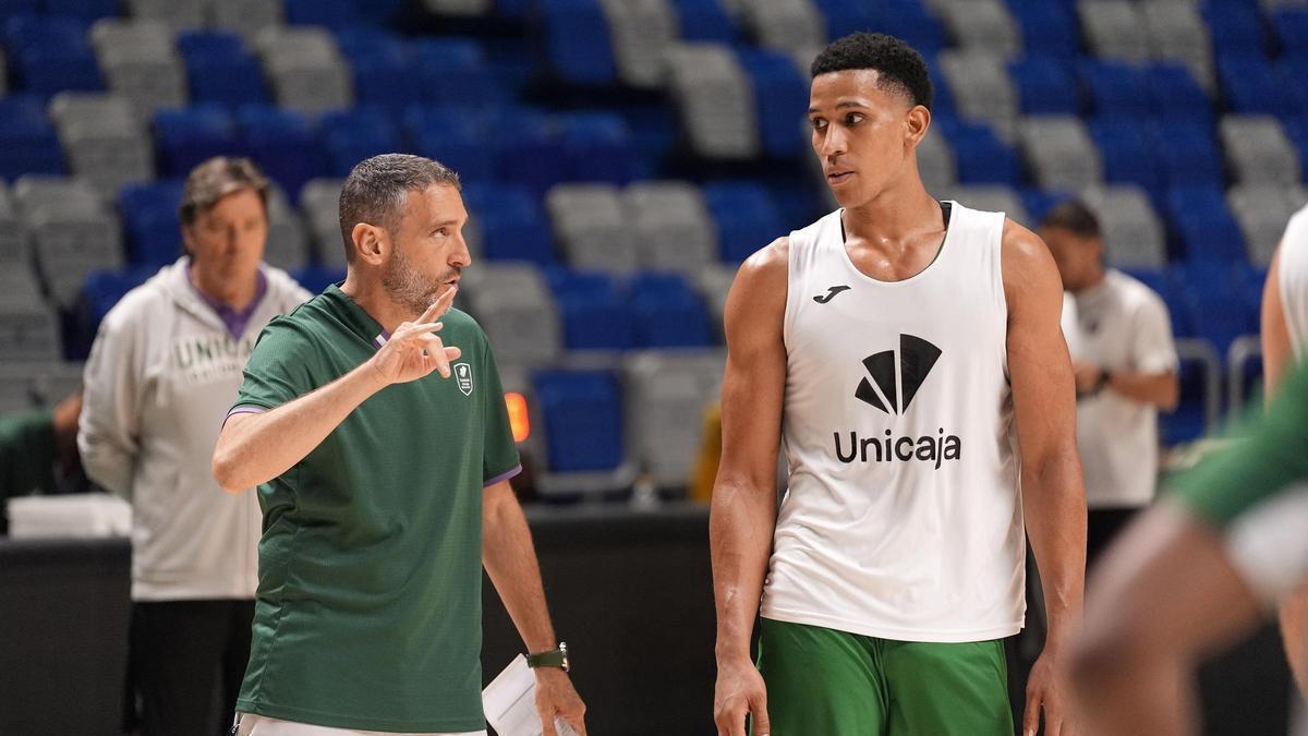 Ibon Navarro, junto a Tyson Pérez, en un entrenamiento.