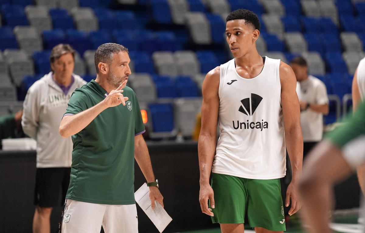 Ibon Navarro, junto a Tyson Pérez, en un entrenamiento.
