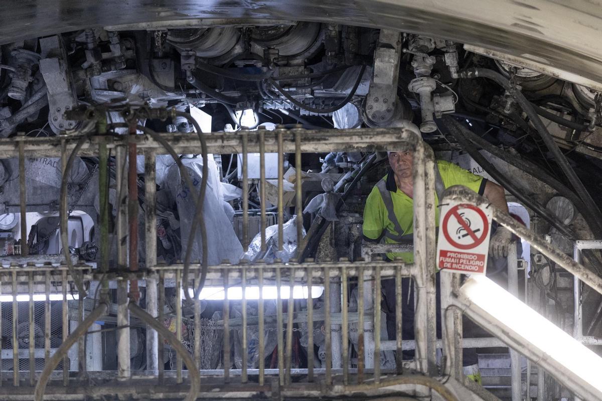 En el interior de la tuneladora de la L9 del metro