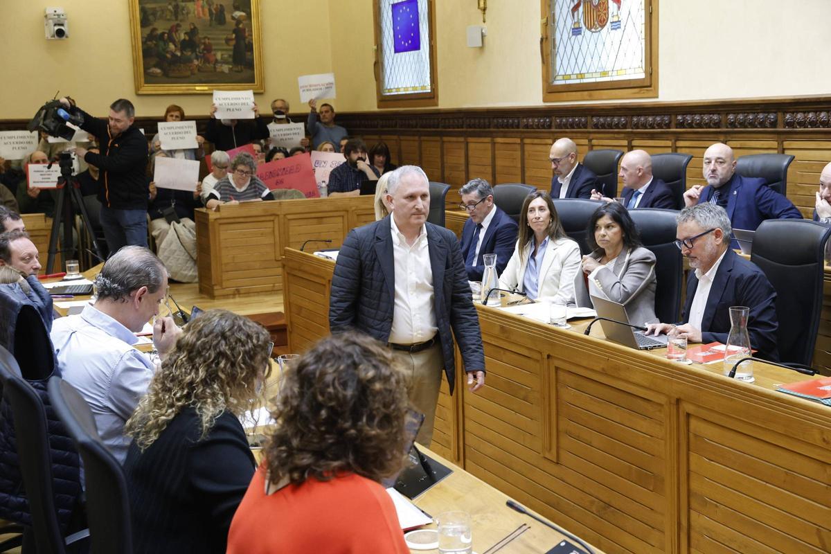 El Pleno municipal de abril en Gijon, en imágenes