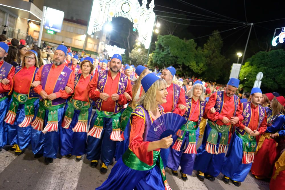 Entusiasmo y júbilo en el esperado desfile de la Retreta de Elda