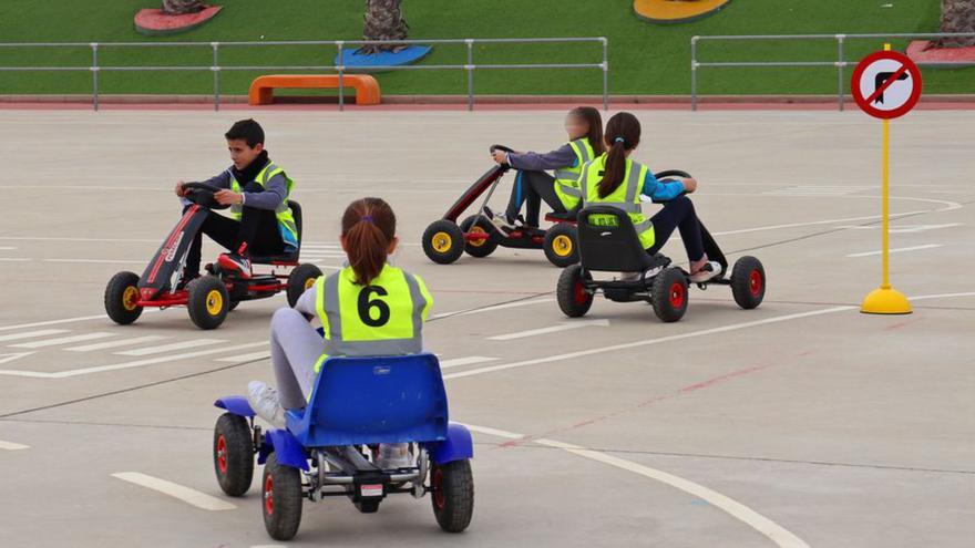 Los niños torreños disfrutan sobre cuatro ruedas. | AYTO. TORRES DE COTILLAS