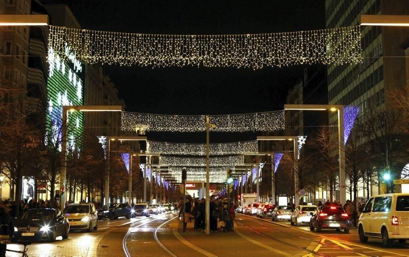 El alcalde de Zaragoza, Jorge Azcón, realiza el encendido de la iluminación navideña