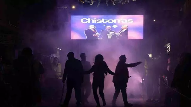 Toni Pérez, Mazón y las chistorras de Koldo no pasan desapercibidos en el desfile del humor de Benidorm