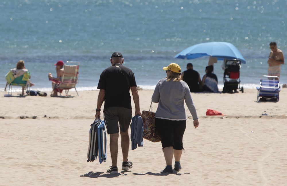 Así luce la playa del Port de Sagunt con temperaturas propias del verano