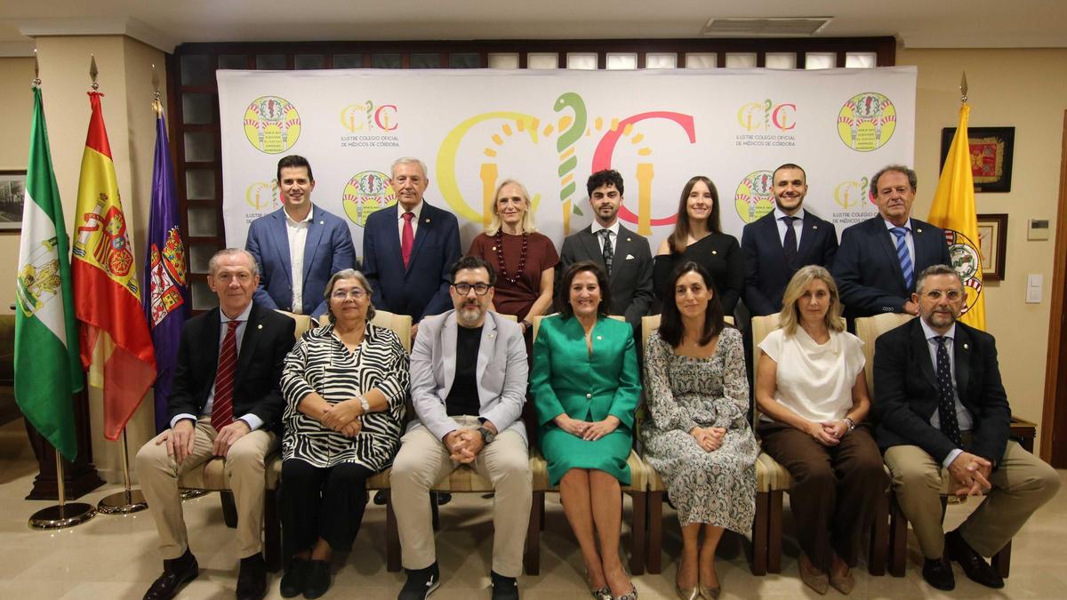La nueva junta directiva del Colegio de Médicos de Córdoba.
