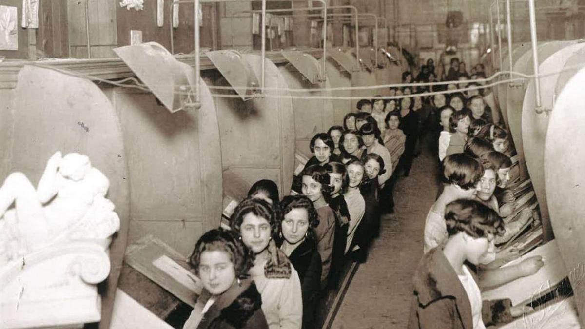 Alumnas de la Escuela de Bellas Artes en 1921.