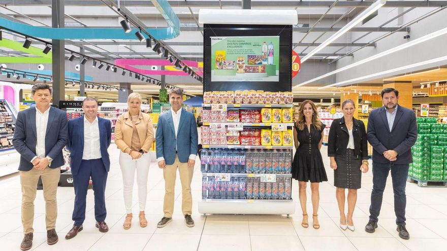 Representantes de la cadena de supermercados presentan esta campaña. | | E.D.