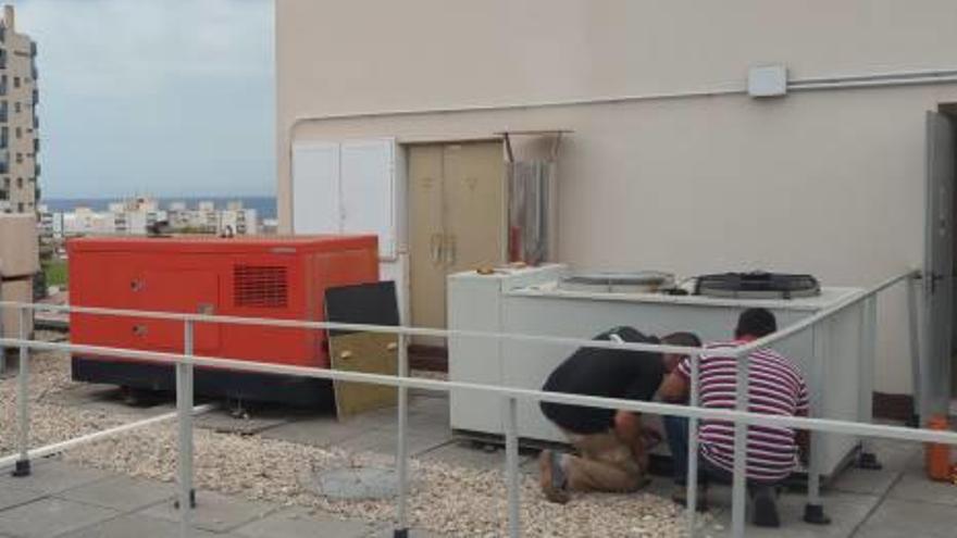 El Ayuntamiento repara el aire acondicionado del Centro Social tras llegar la pieza que faltaba