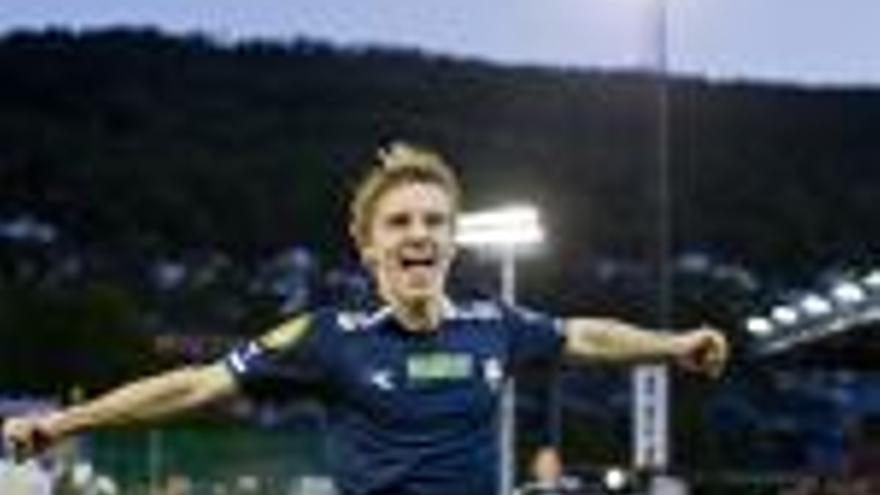 Martin Odegaard celebra un tanto.