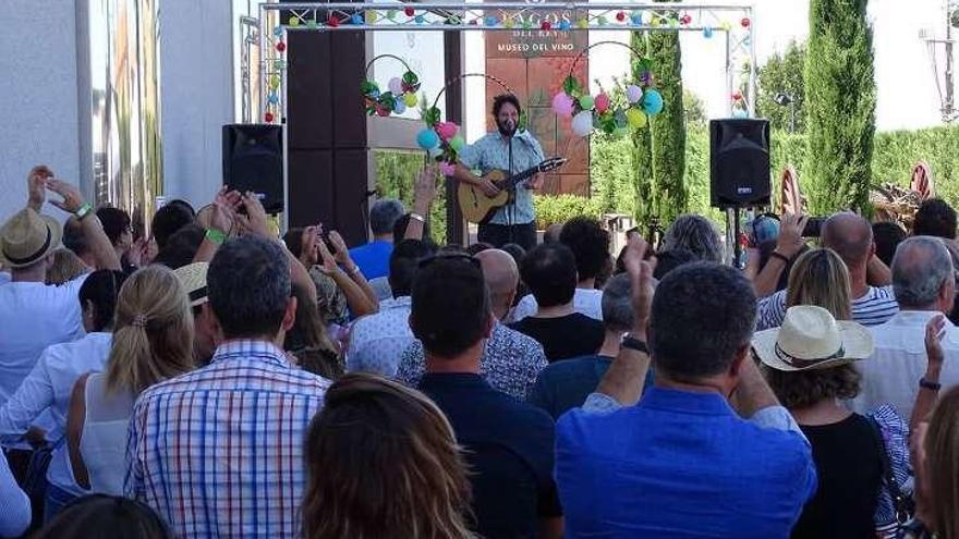 El Kanka conquista al público del Museo del Vino