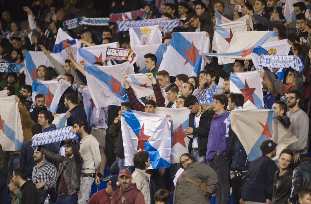 Gran ambiente en el Galicia-Venezuela de Riazor