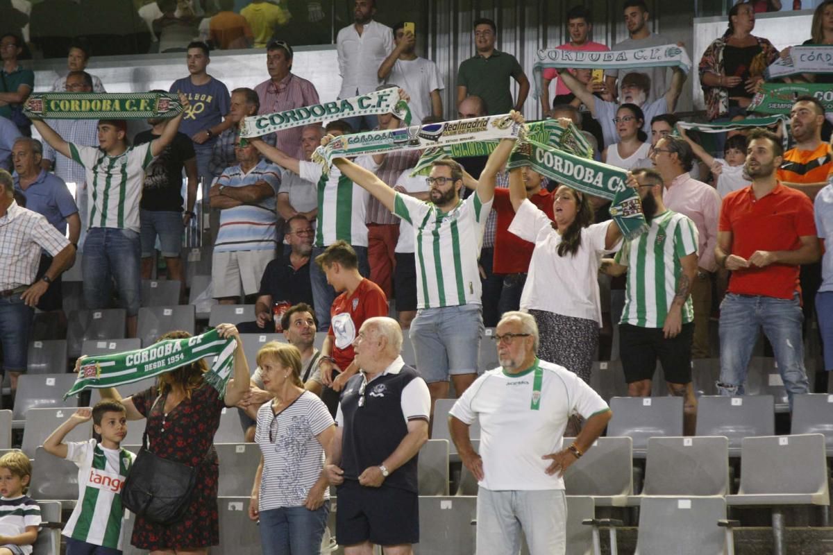 Los aficionados del Córdoba CF en el Arcángel