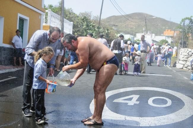 Traida Infantil del Agua de Lomo Magullo 2016