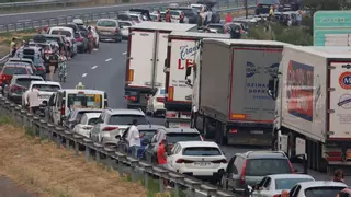 El avance descontrolado de frentes de varios kilómetros arrasa Ourense y desata el caos