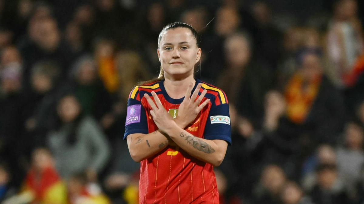 Claudia Pina adelanta a España ante Islandia