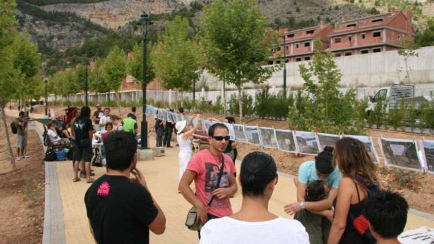 Se preparó una exposición fotográfica: &quot;Urbanismo brutal con vistas al parque natural&quot;.