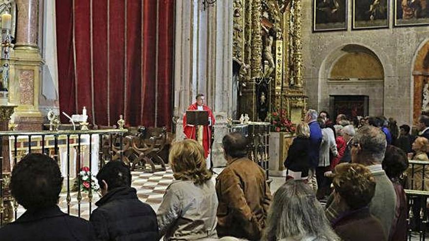 Celebración de la eucaristía en honor del Santo Cristo de la Misericordia en la Catedral.