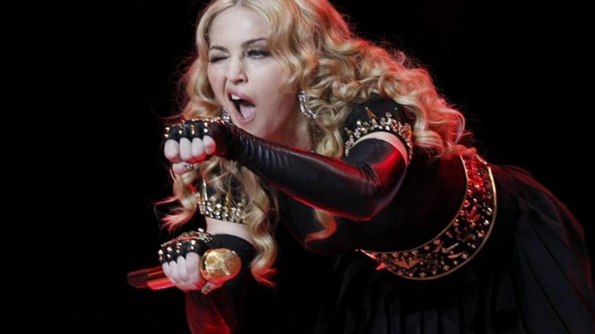 Madonna, durante su actuación en el intermedio de la Super Bowl, el domingo, en Indianápolis.