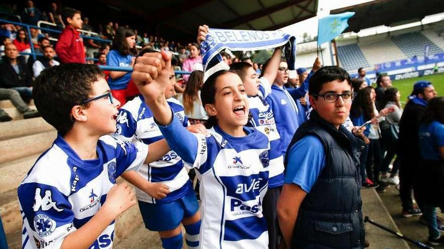 Aficionados del Belenos, en la final de la Liga Norte que disputó el equipo.