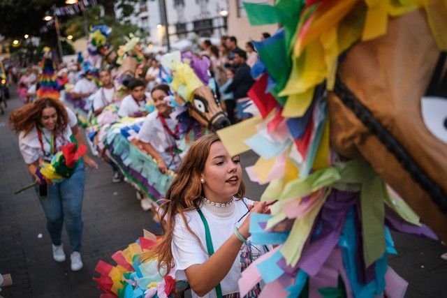 Desfile de la pandorga y los caballitos de fuego, en La Laguna