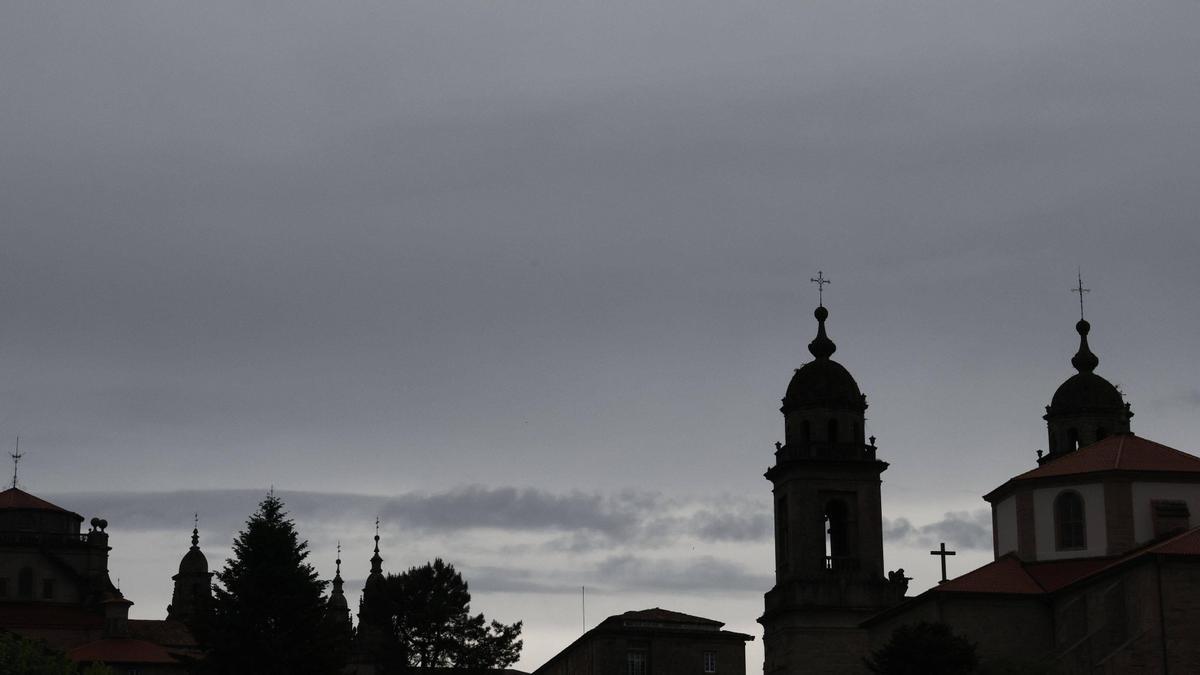 Atardecer en las torres de la Catedral de Santiago de Compostela.